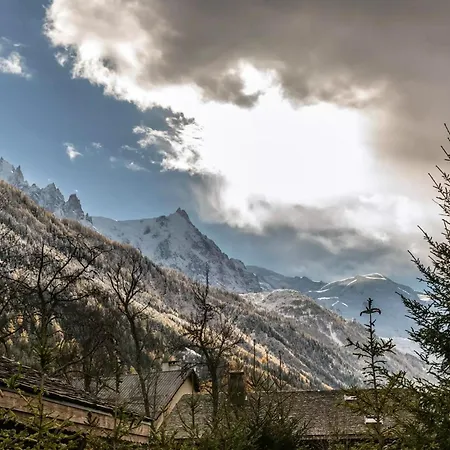 Beautiful Well Located Sleeps 8 Apartment Chamonix