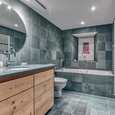 Beautiful Well Located Sleeps 8 Chamonix