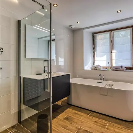 Beautiful Well Located Sleeps 8 Chamonix