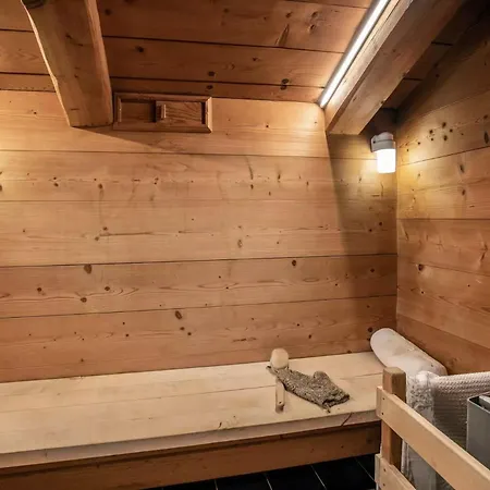 Beautiful Well Located Sleeps 8 Apartment Chamonix